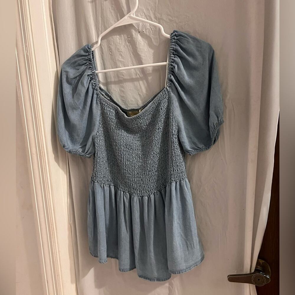 Coco and Shay blue chambray smocked babydoll top size xl